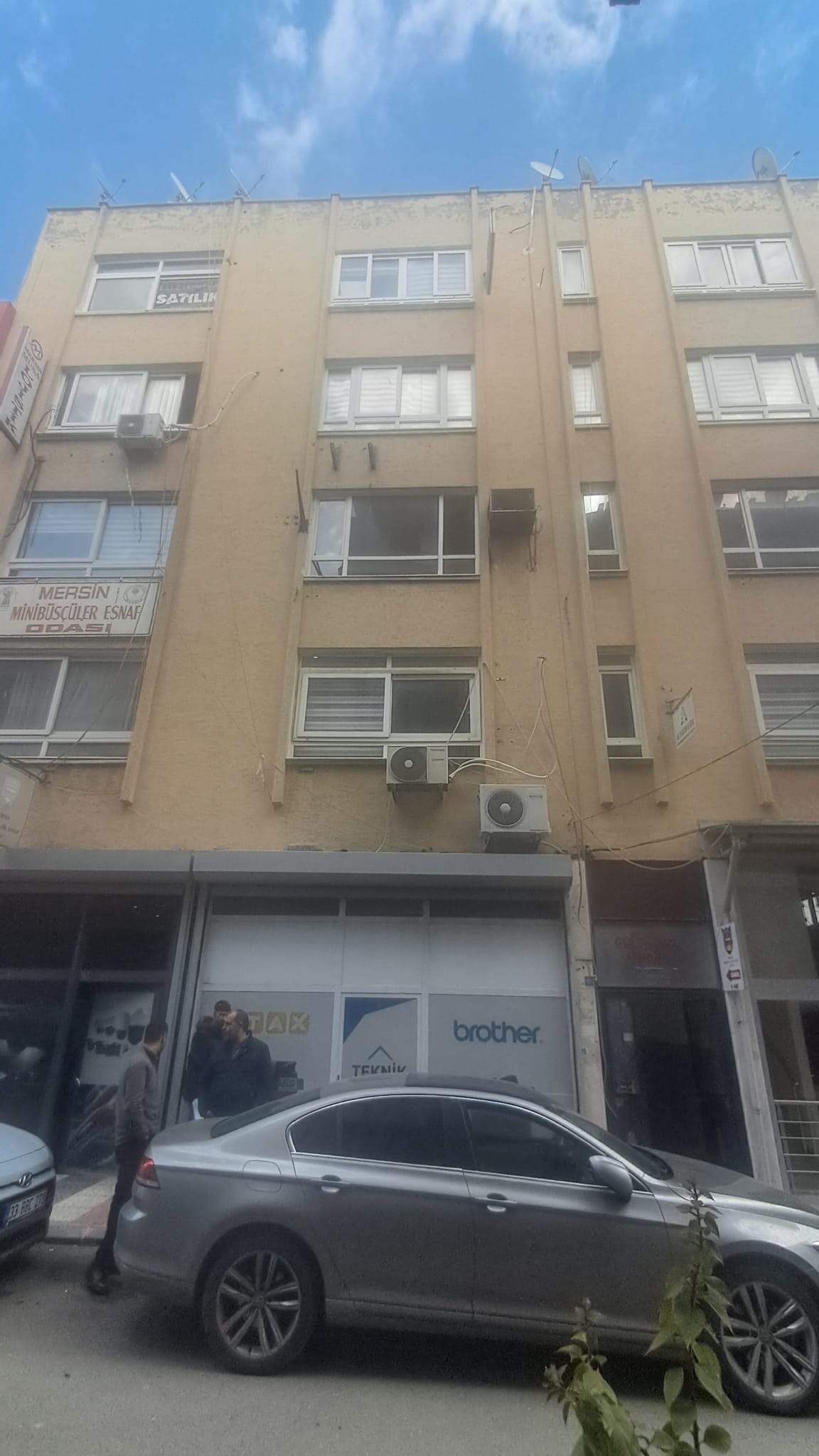 TÜZÜN'DEN DOLMUŞ VE ŞOFÖRLER ODASI ÜSTÜ 2+1 KİRALIK OFİS