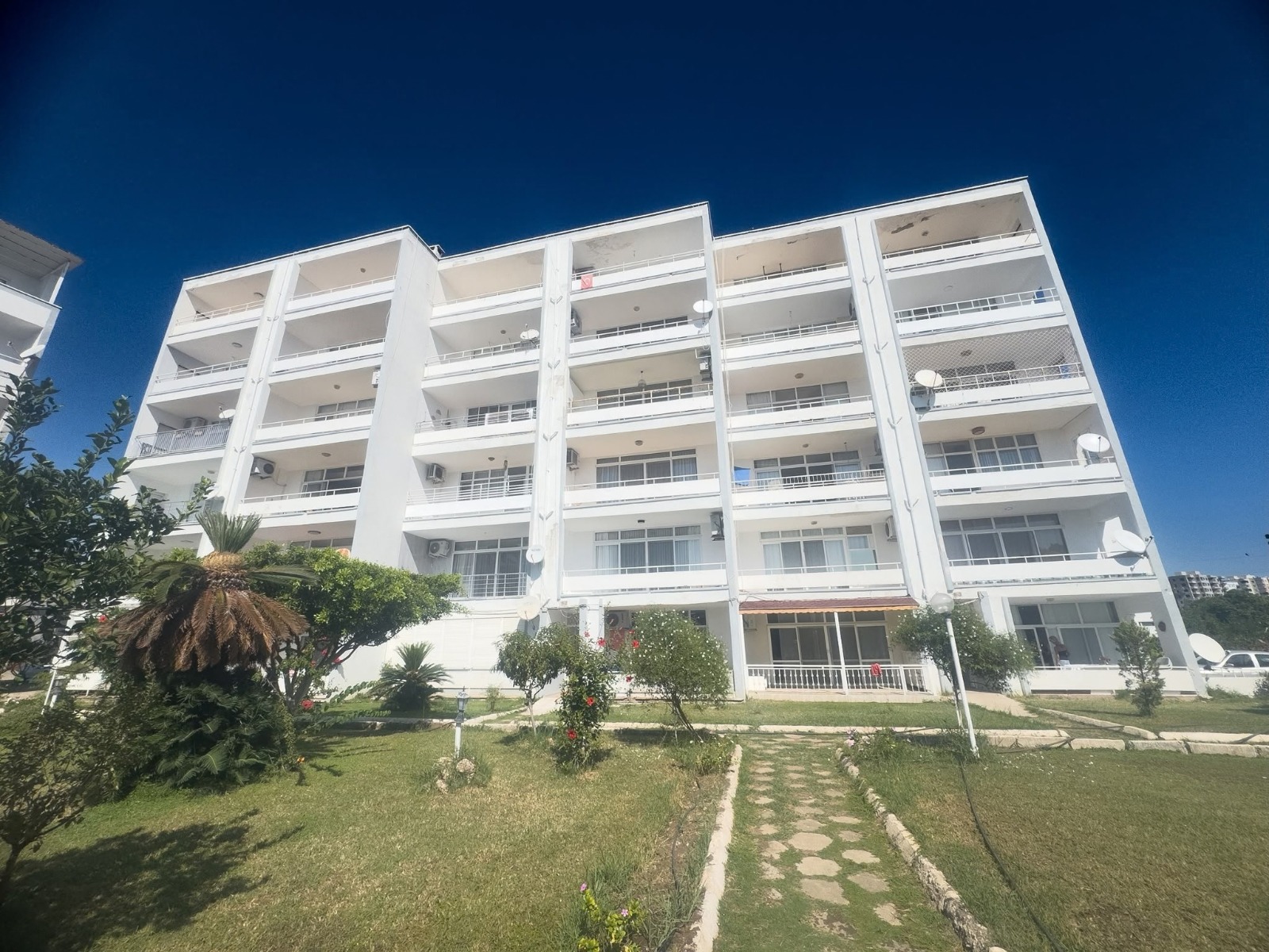 TÜZÜN'DEN TÖMÜK'DE 2+1 DENİZ MANZARALI HAVUZLU SATILIK DAİRE